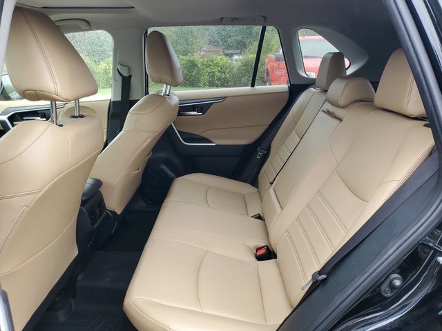Used 2022 Toyota RAV4 XLE Premium AWD/4WD image 29