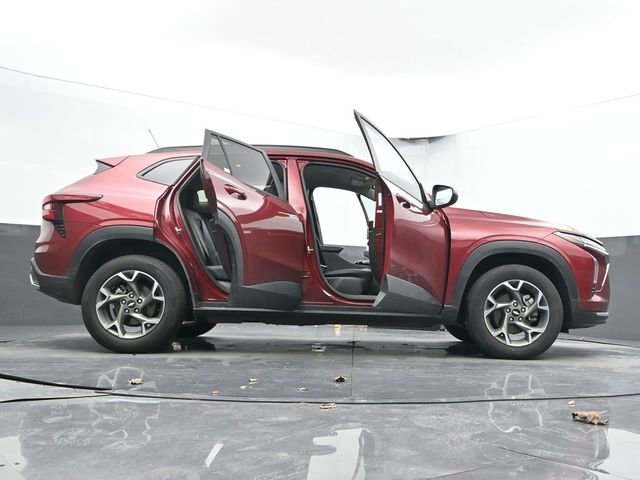 Used 2025 Chevrolet Trax LT image 75