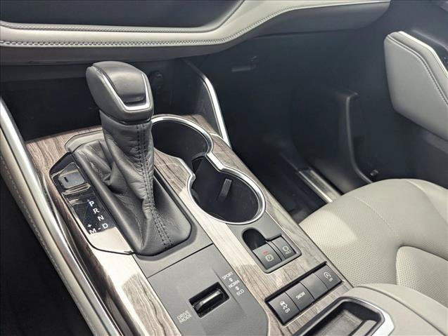 Used 2020 Toyota Highlander Platinum FWD image 12