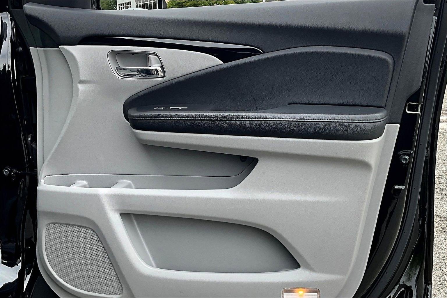 Used 2017 Honda Pilot Touring image 19