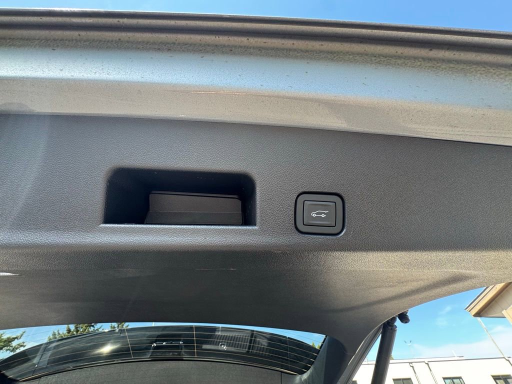 Used 2026 Chevrolet Traverse RS w/ LPO, Floor Liner Package AWD/4WD image 40