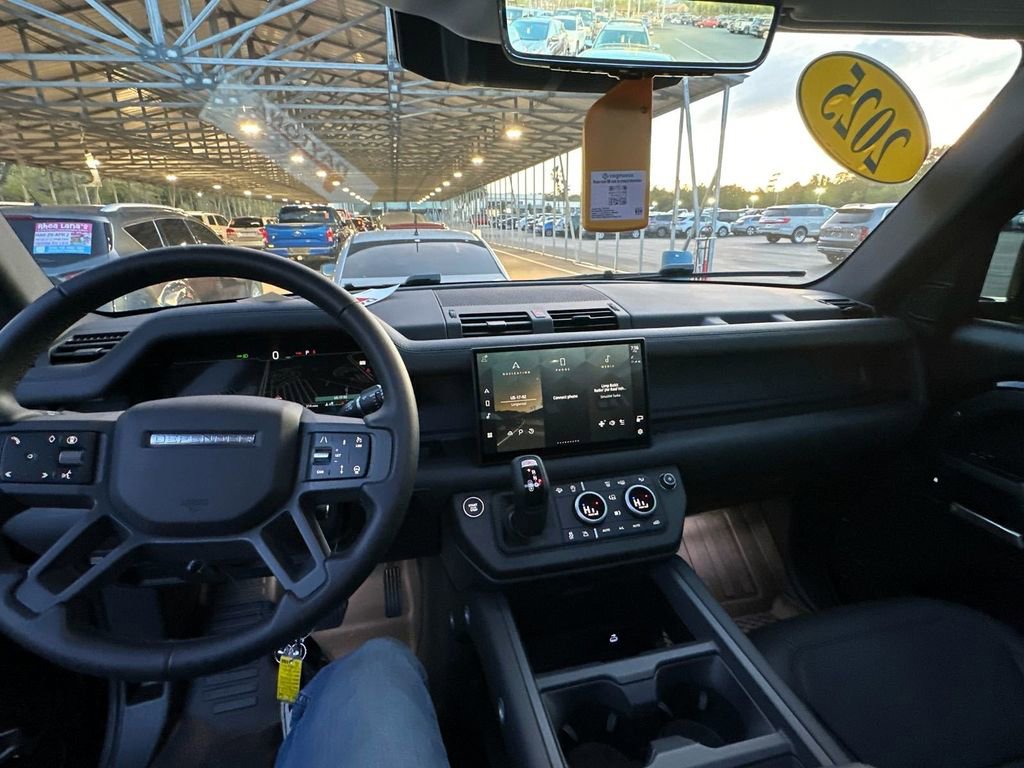 Used 2025 Land Rover Defender 110 S image 17