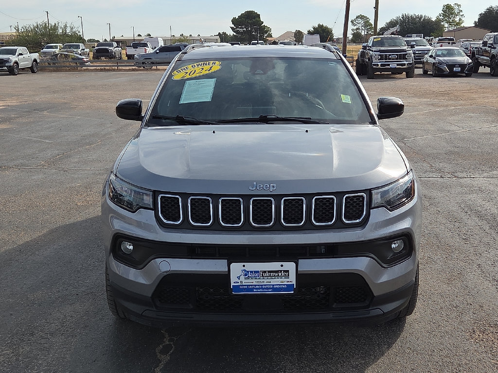 Used 2024 Jeep Compass Latitude AWD/4WD image 8