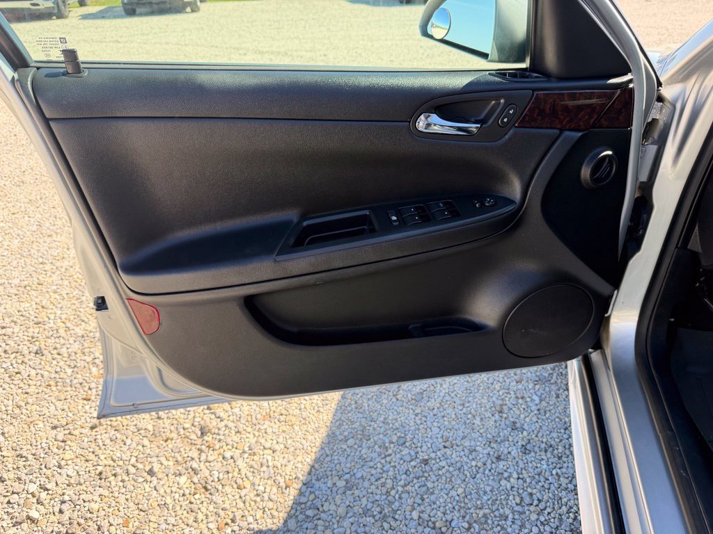 Used 2015 Chevrolet Impala LTZ FWD image 9