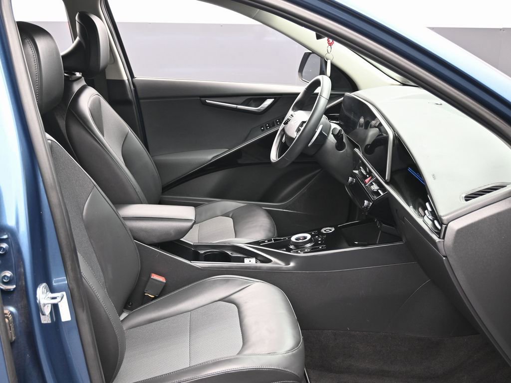 Used 2023 Kia Niro EX image 35