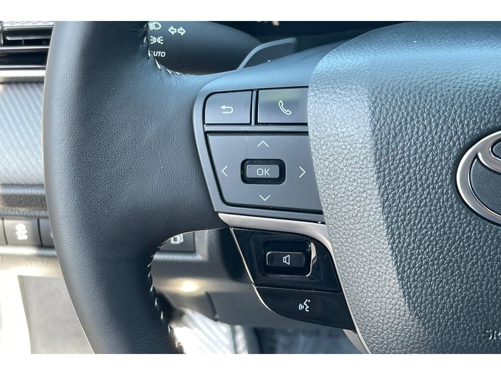 Used 2025 Toyota Camry SE w/ Convenience Package FWD image 34