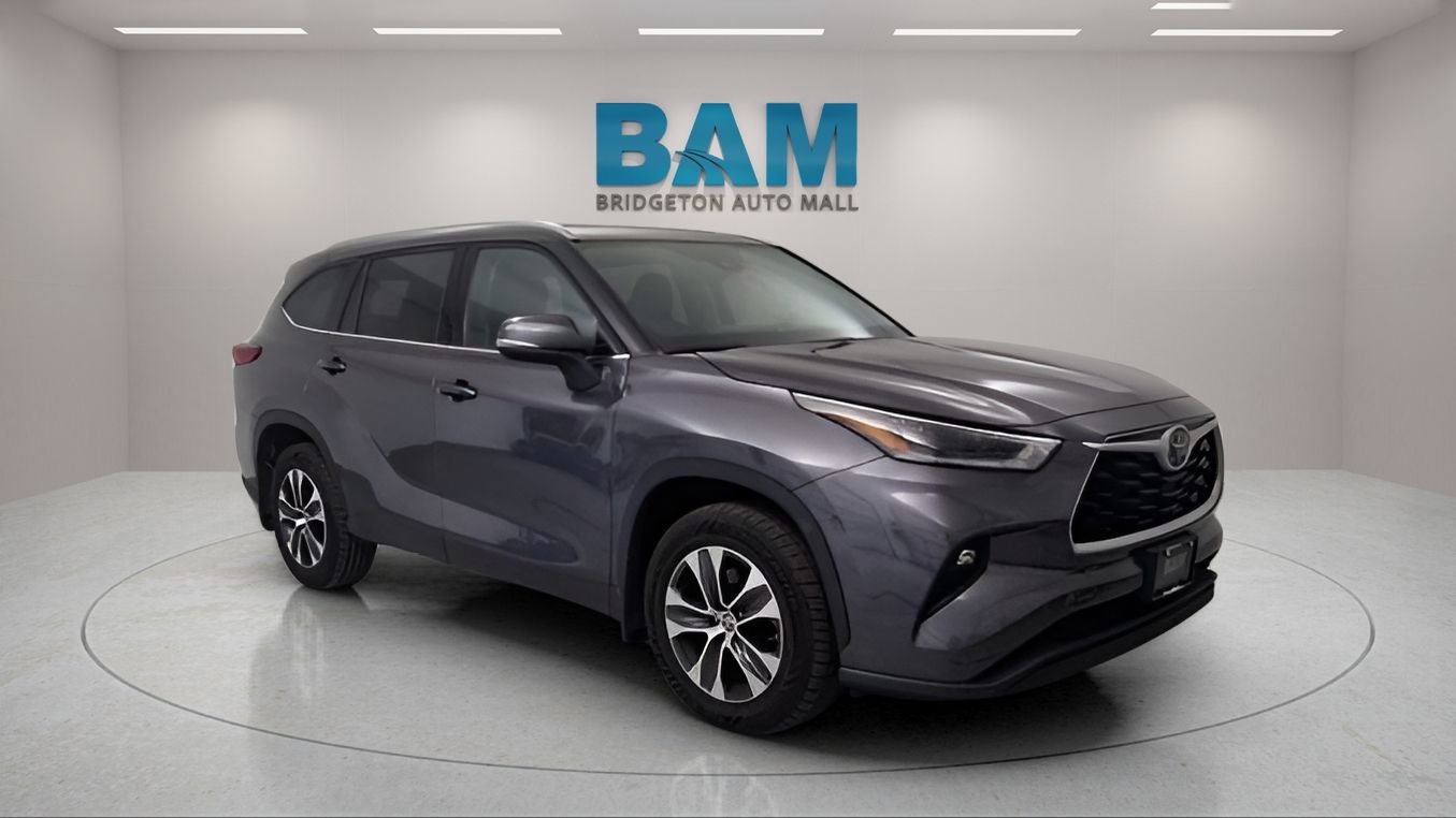 Used 2021 Toyota Highlander XLE image 17