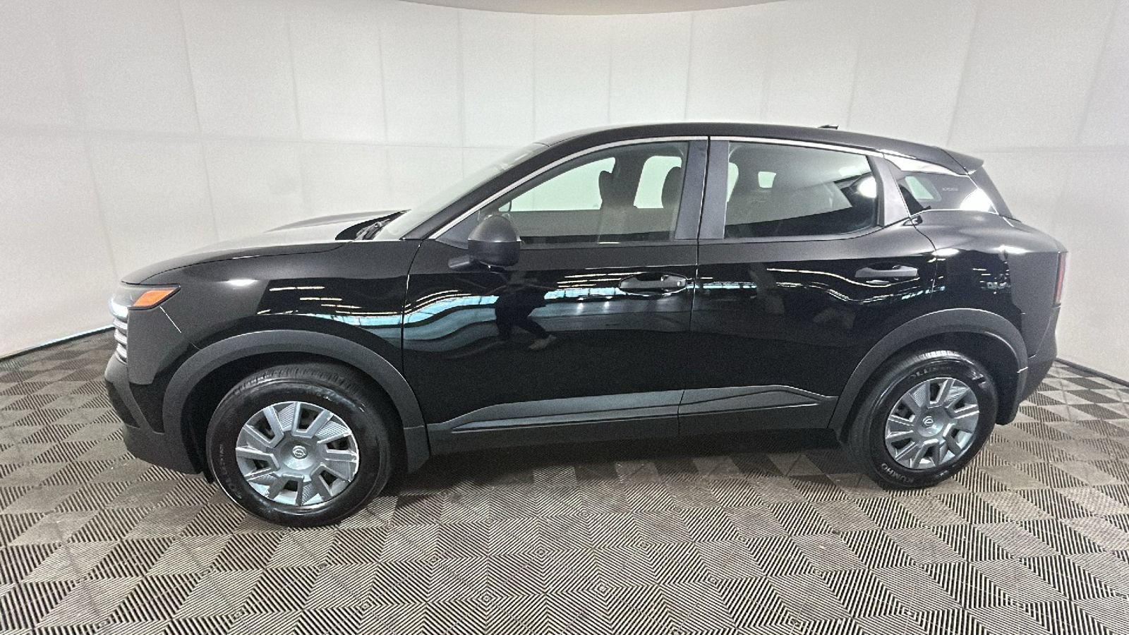 Used 2025 Nissan Kicks S AWD/4WD image 7