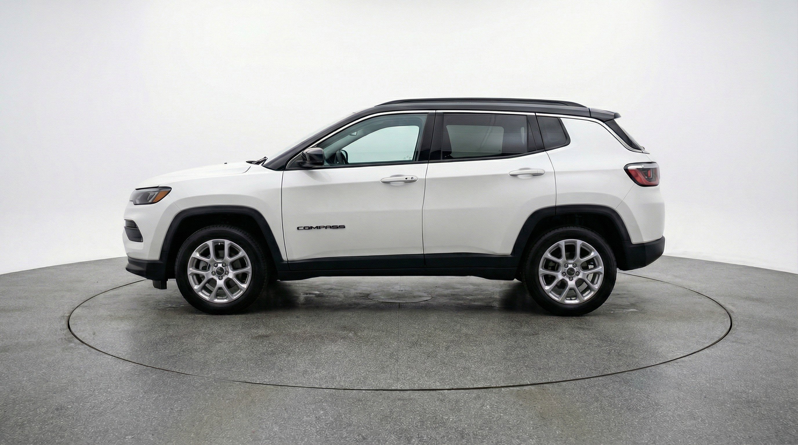 Used 2025 Jeep Compass Limited AWD/4WD image 5