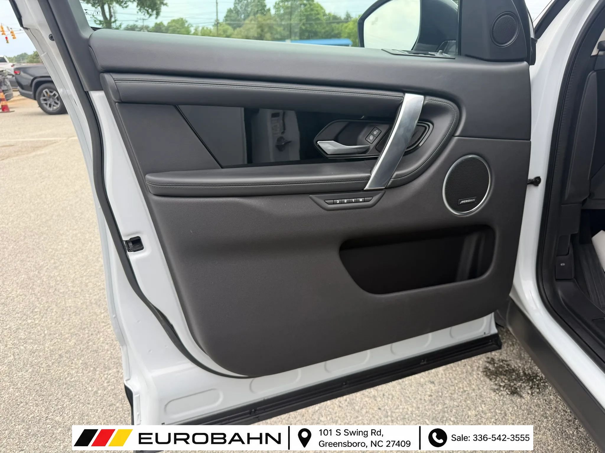 Used 2020 Land Rover Discovery Sport SE AWD/4WD image 9