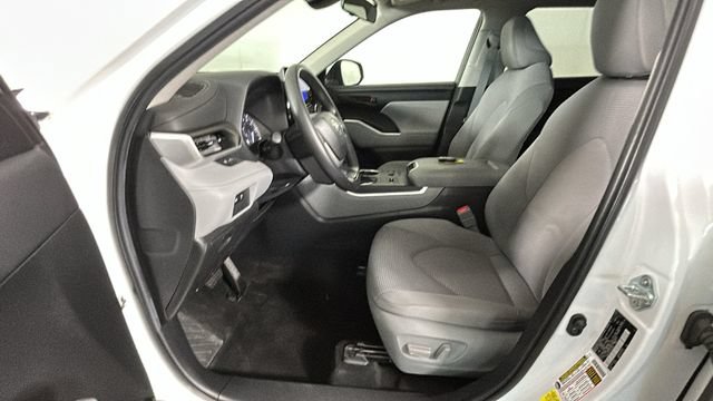 Used 2023 Toyota Highlander L FWD image 11