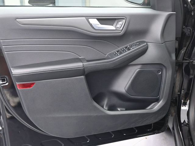 Used 2025 Ford Escape SE image 9