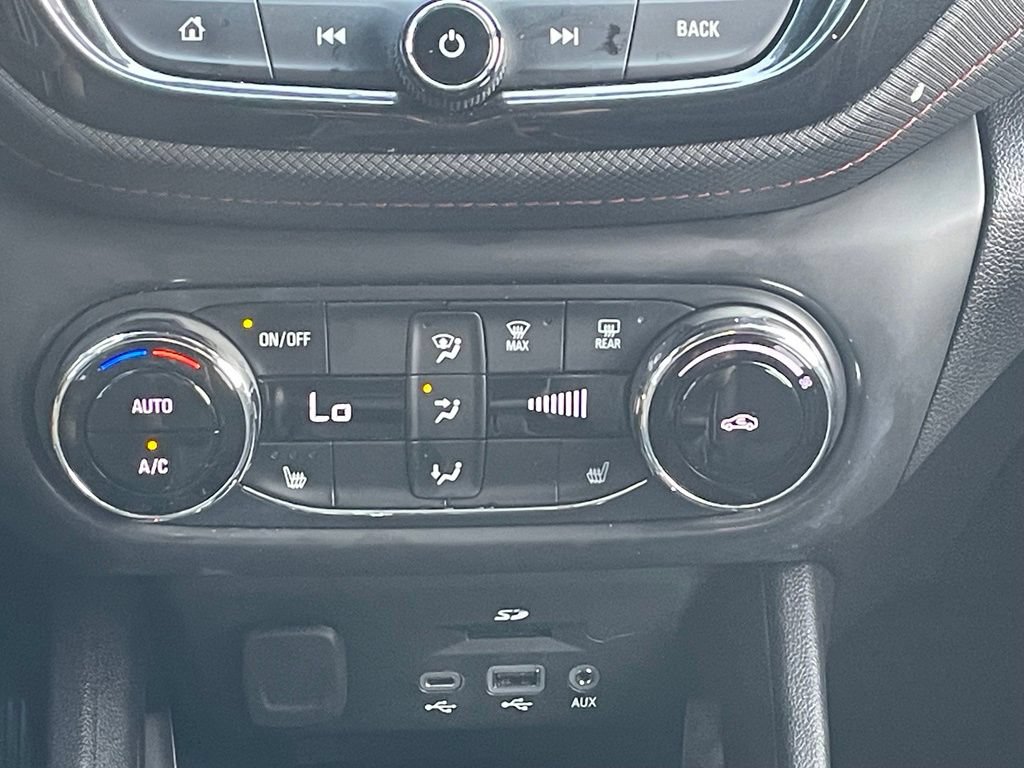 Used 2023 Chevrolet TrailBlazer RS w/ Sun and Liftgate Package FWD image 17
