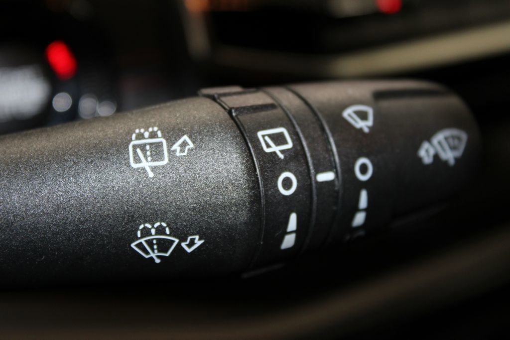 Used 2025 Jeep Compass Trailhawk AWD/4WD image 37