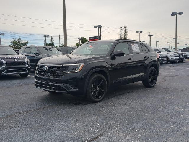 Used 2025 Volkswagen Atlas Cross Sport SEL R-Line AWD/4WD image 2