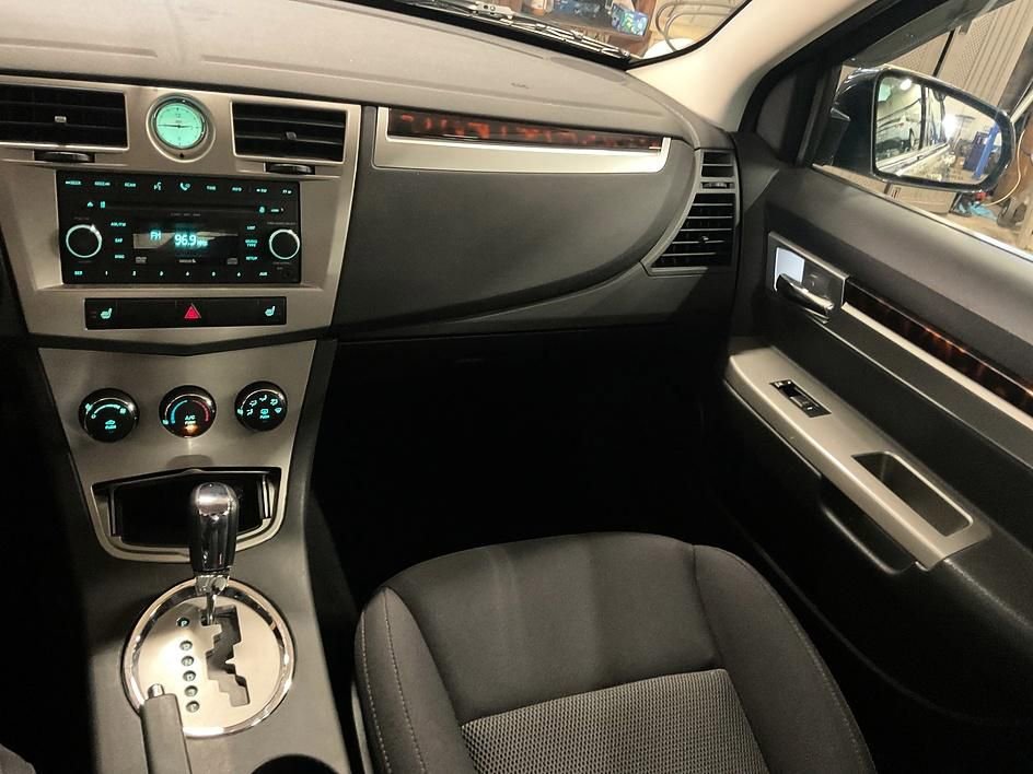 Used 2010 Chrysler Sebring Limited image 5