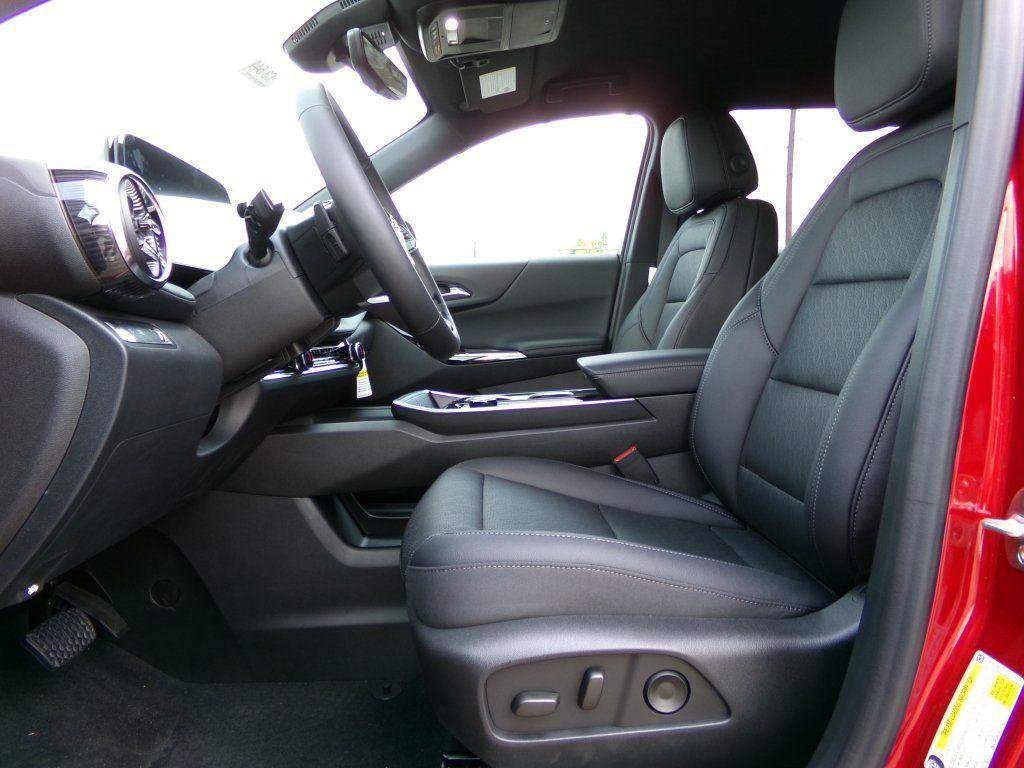 New 2026 Chevrolet Equinox LT w/ Convenience Package II image 4