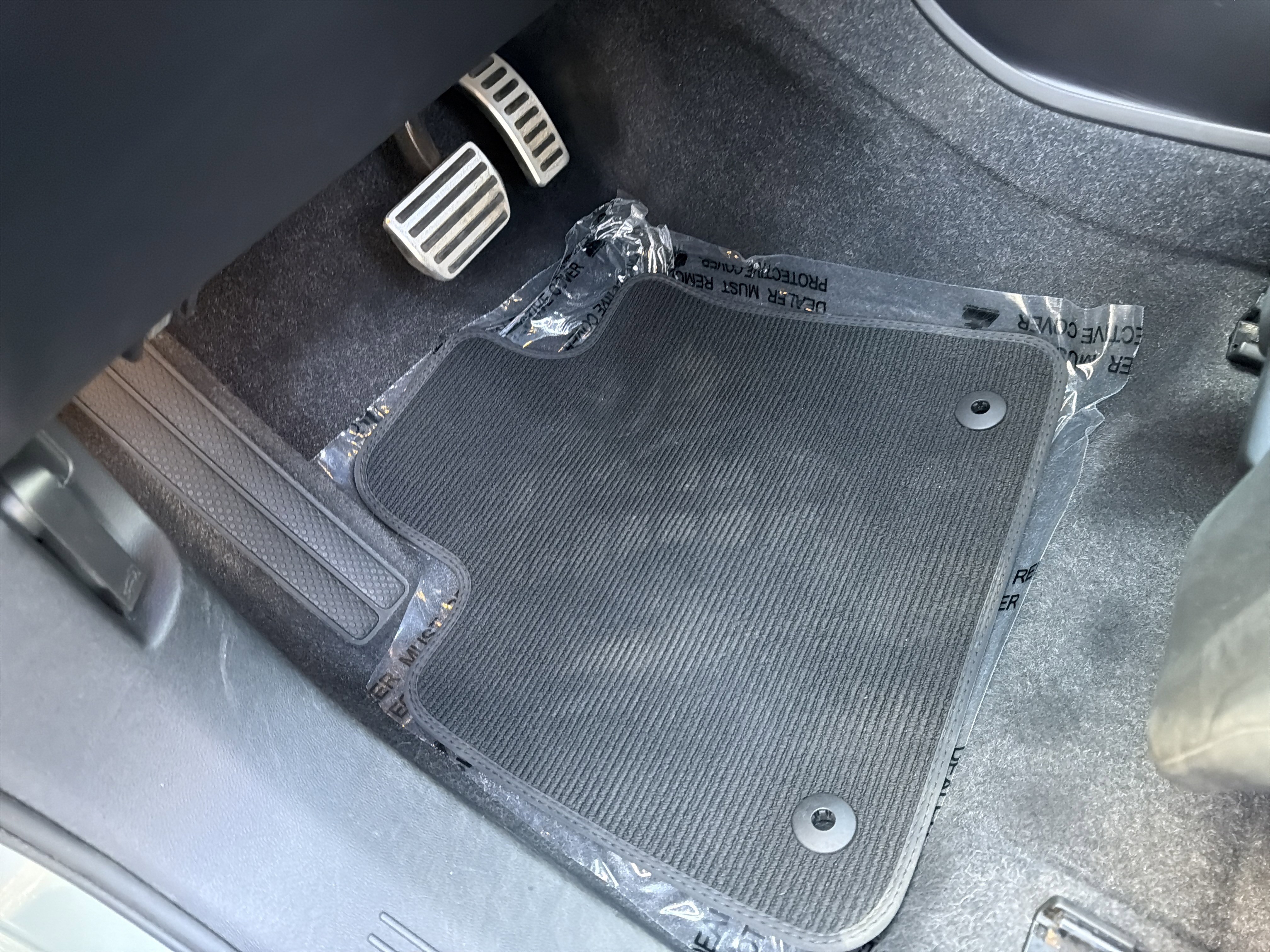 Certified 2022 Volvo XC40 P8 Recharge Plus image 17