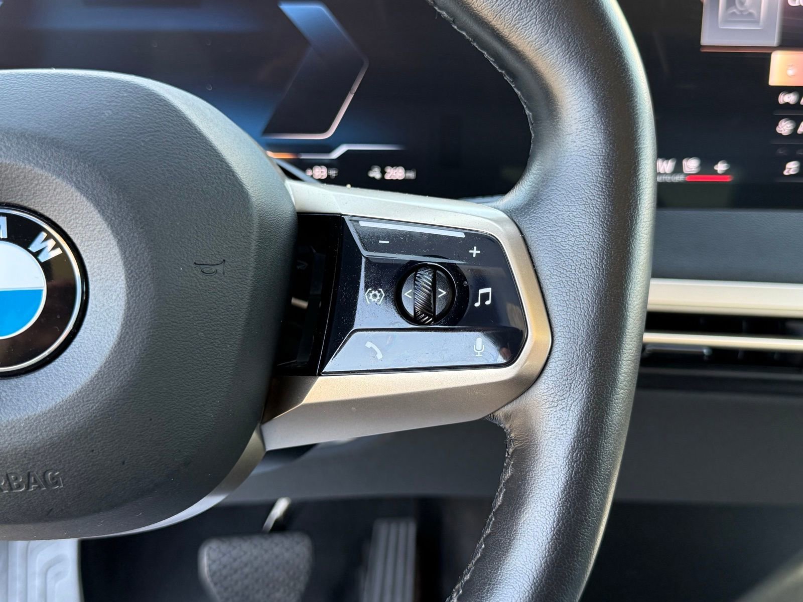 Used 2026 BMW iX xDrive60 image 26