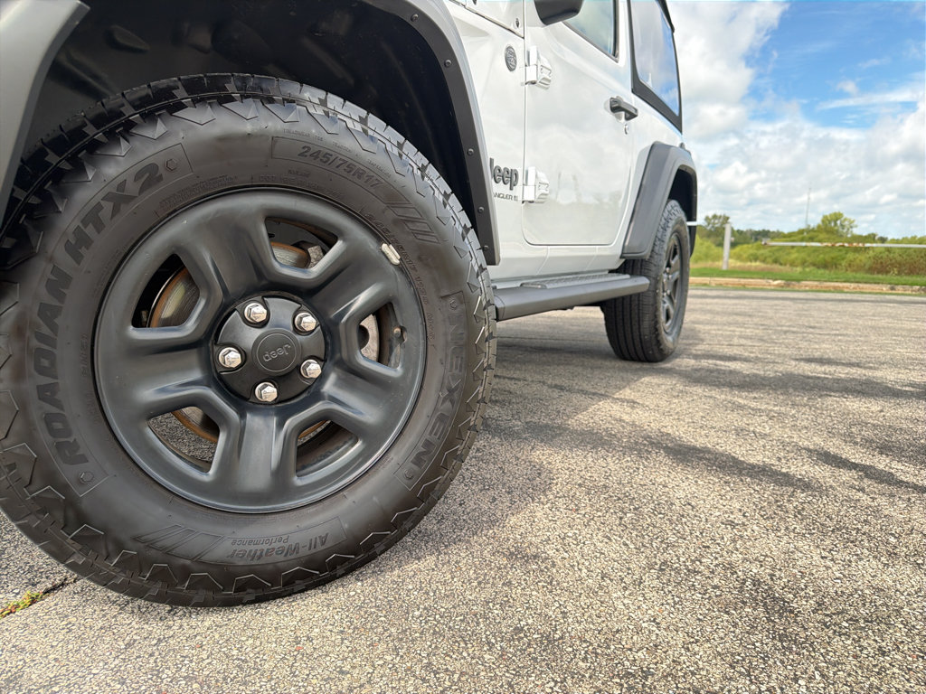 Used 2024 Jeep Wrangler Sport AWD/4WD image 9