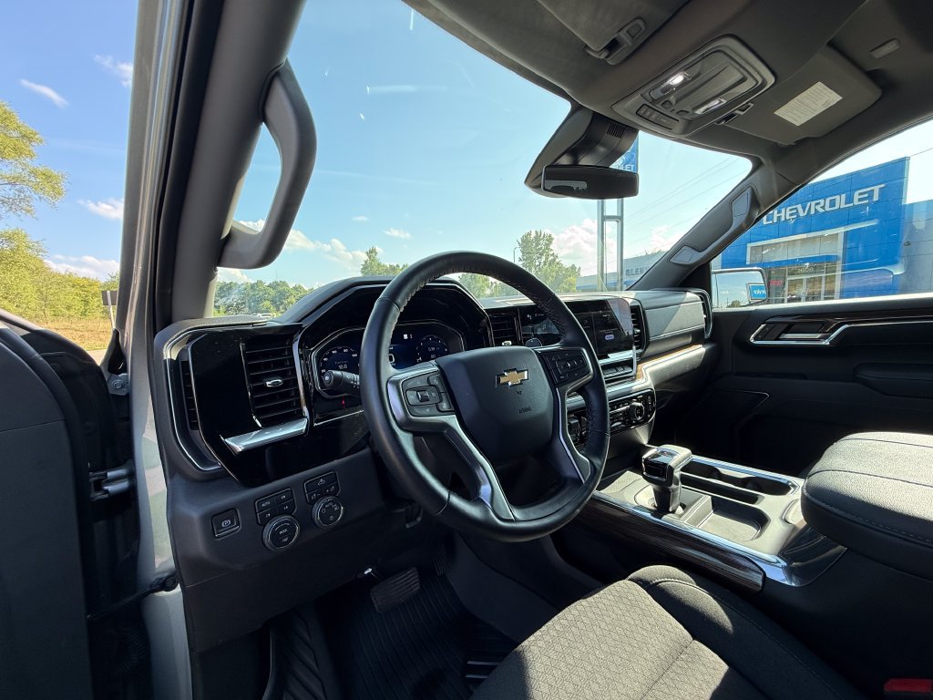 Certified 2023 Chevrolet Silverado 1500 LT AWD/4WD image 16
