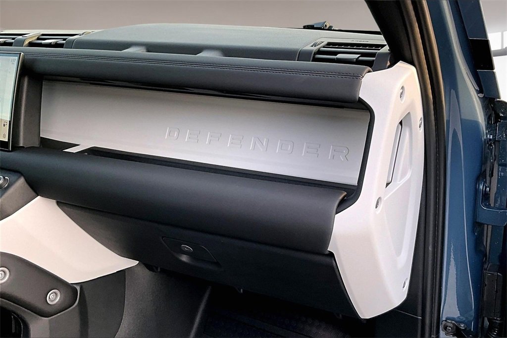 Used 2025 Land Rover Defender 110 S image 24