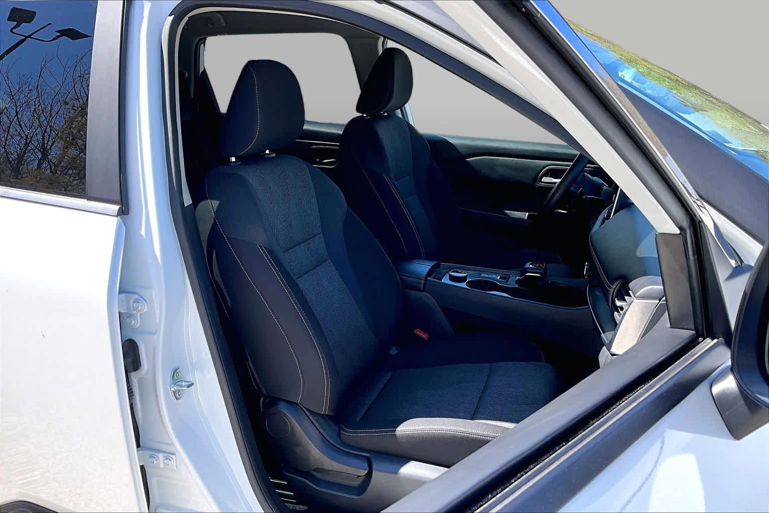 Used 2024 Nissan Rogue SV AWD/4WD image 8