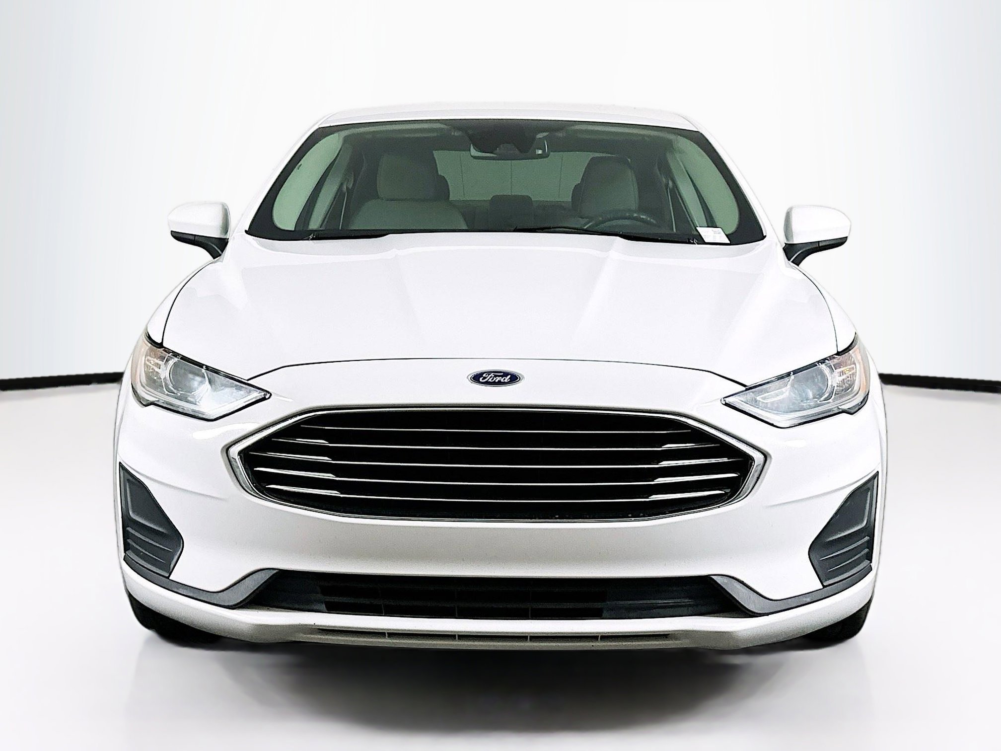 Used 2019 Ford Fusion SE image 2