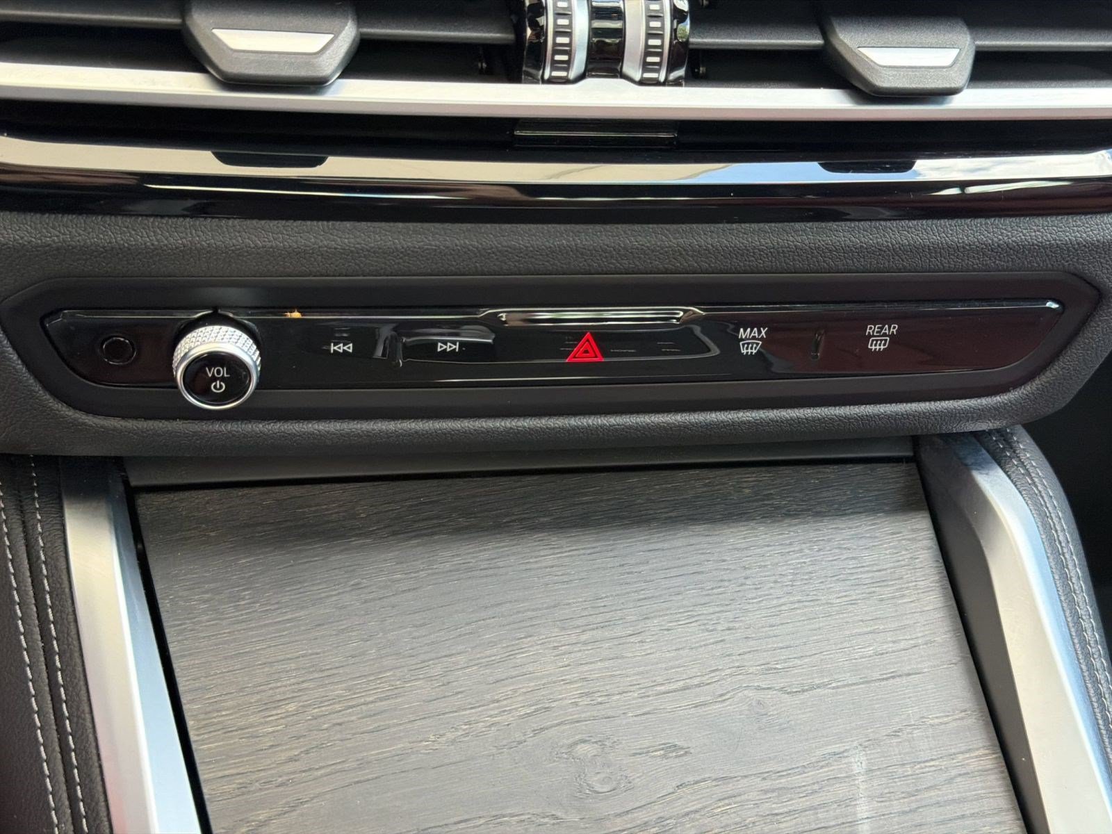Used 2024 BMW 430i Coupe w/ M Sport Package RWD image 16