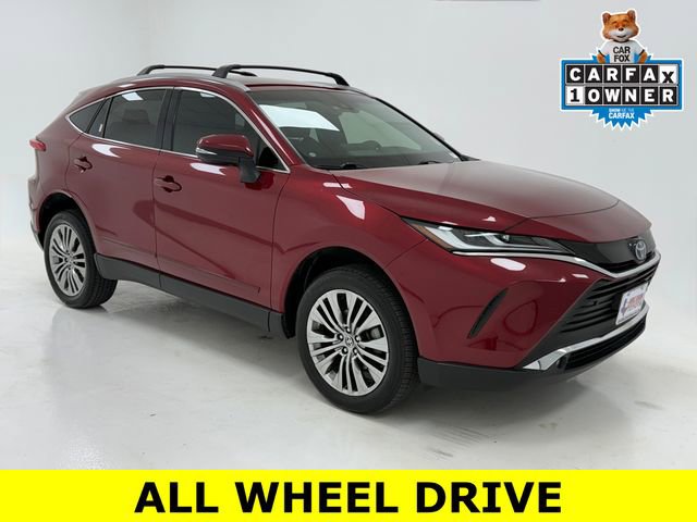 Used 2024 Toyota Venza XLE image 1