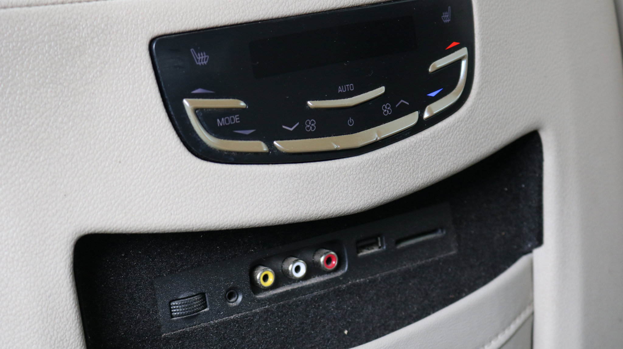 Used 2015 Cadillac Escalade Luxury image 21