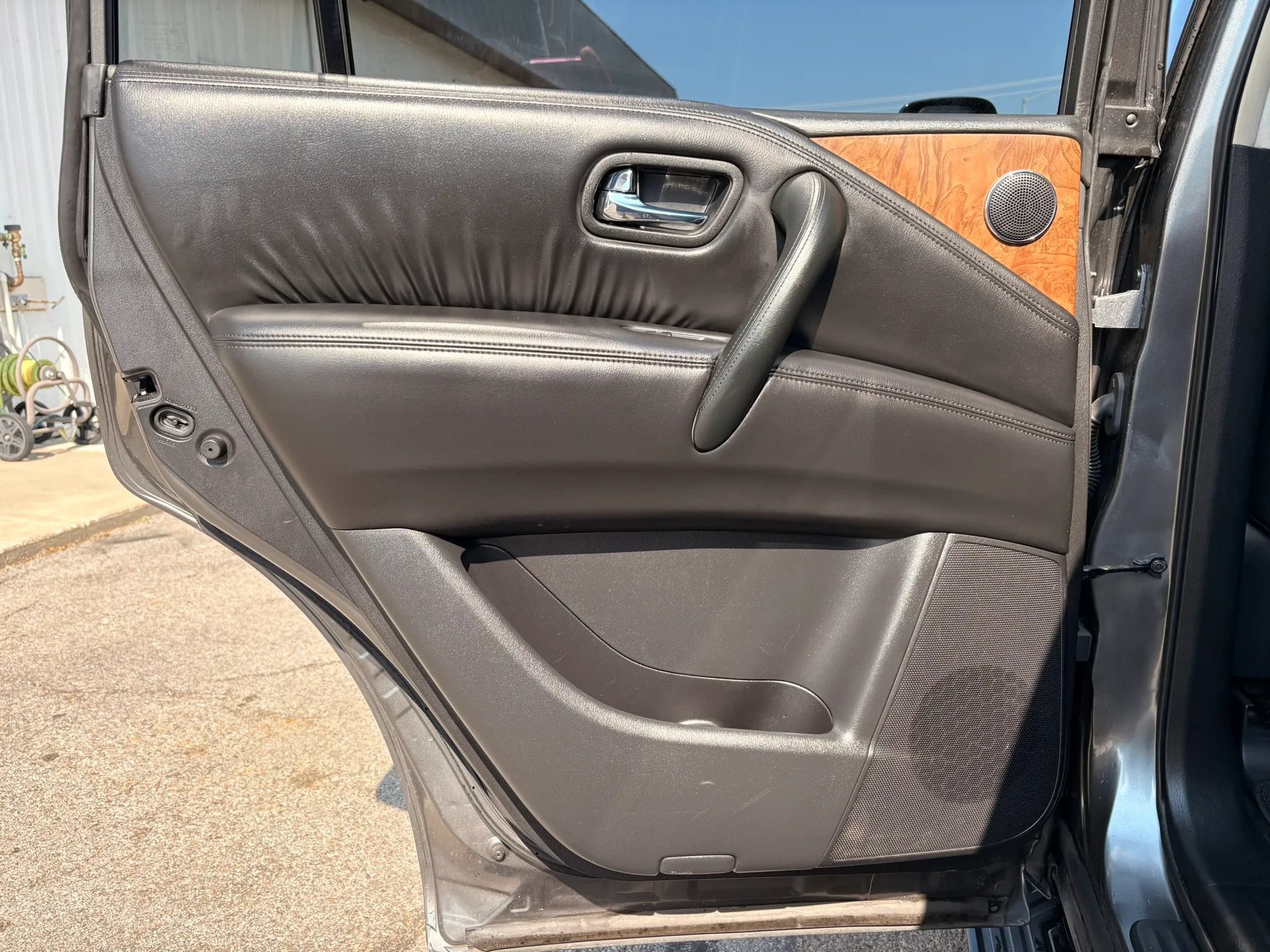 Used 2021 Nissan Armada SL w/ Captain's Chairs Package AWD/4WD image 14