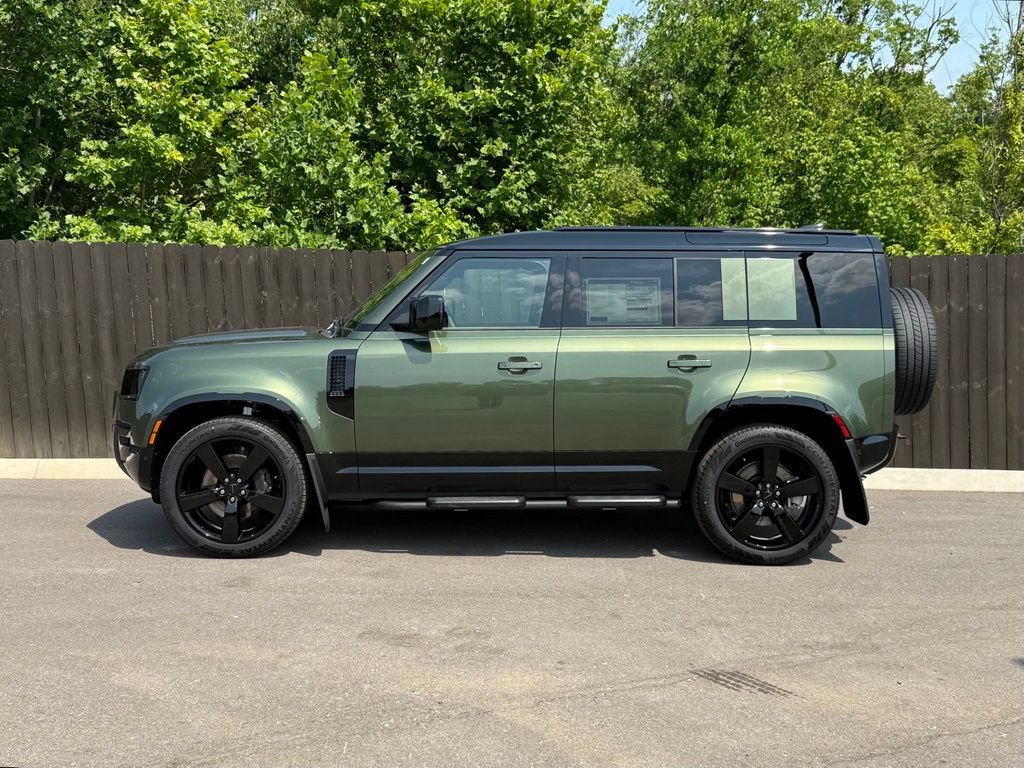 New 2026 Land Rover Defender 110 X-Dynamic SE AWD/4WD image 2