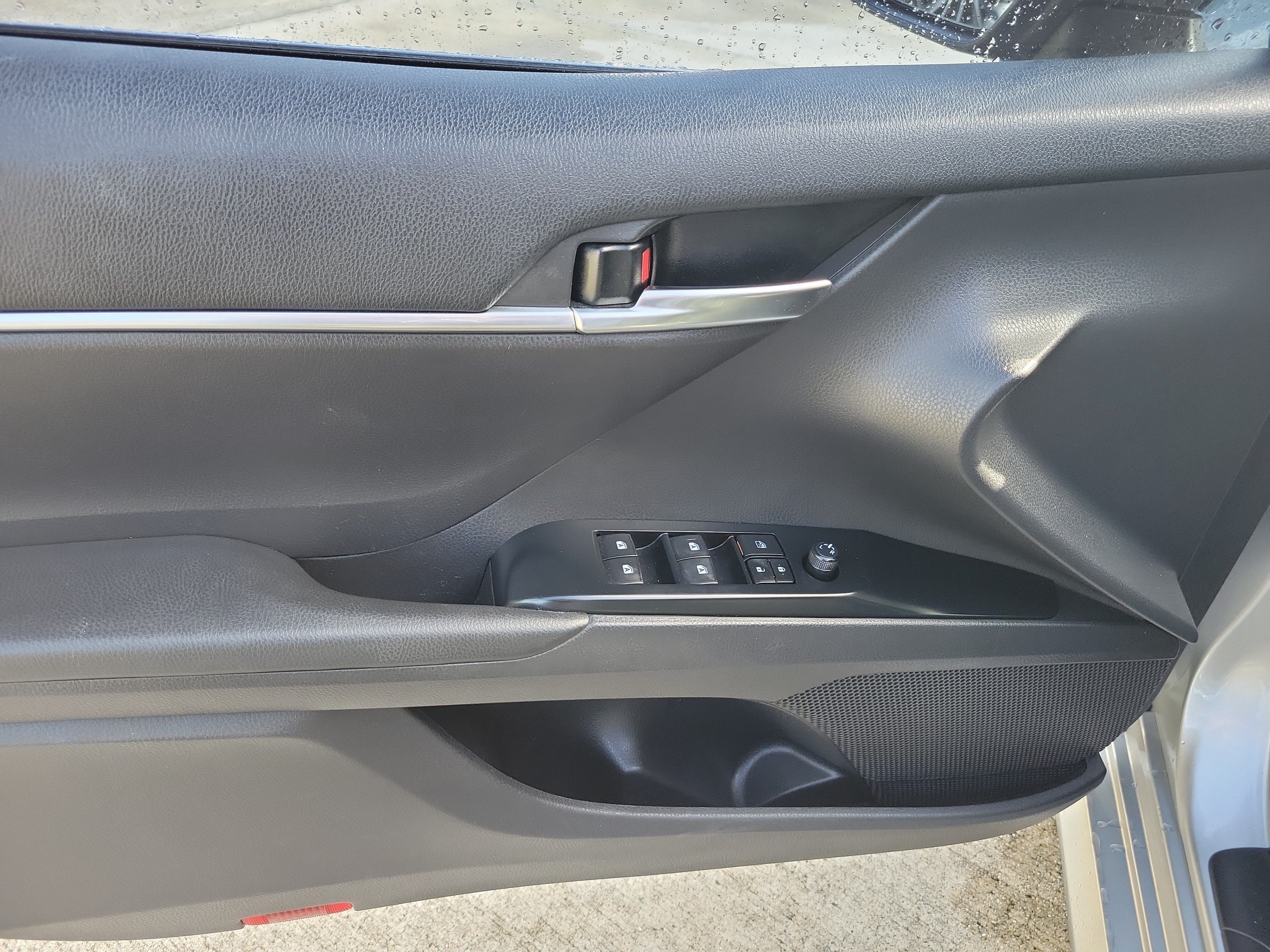 Used 2020 Toyota Camry LE FWD image 19