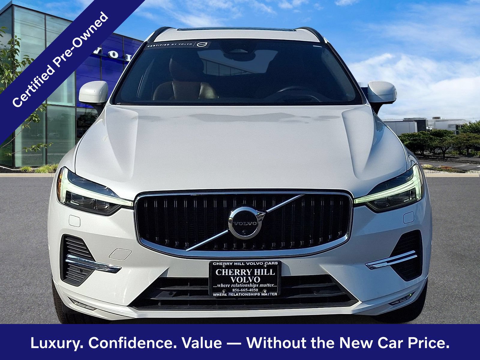 Certified 2022 Volvo XC60 B5 Momentum w/ Advanced Package AWD/4WD image 2