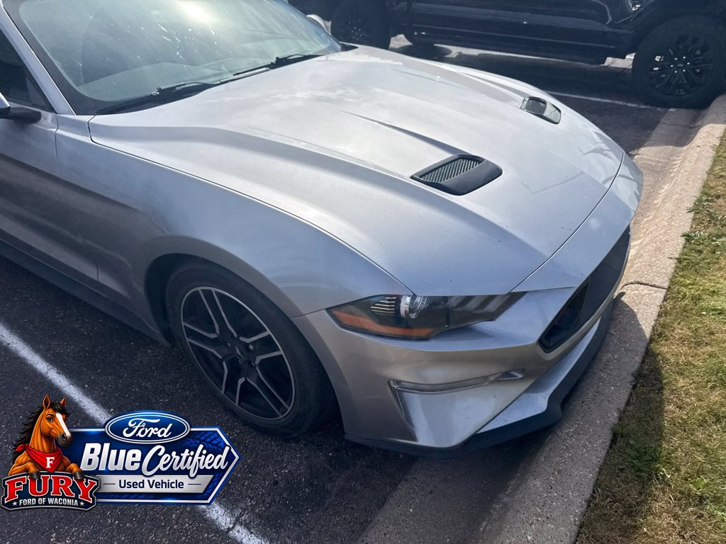 Used 2020 Ford Mustang Premium RWD image 4