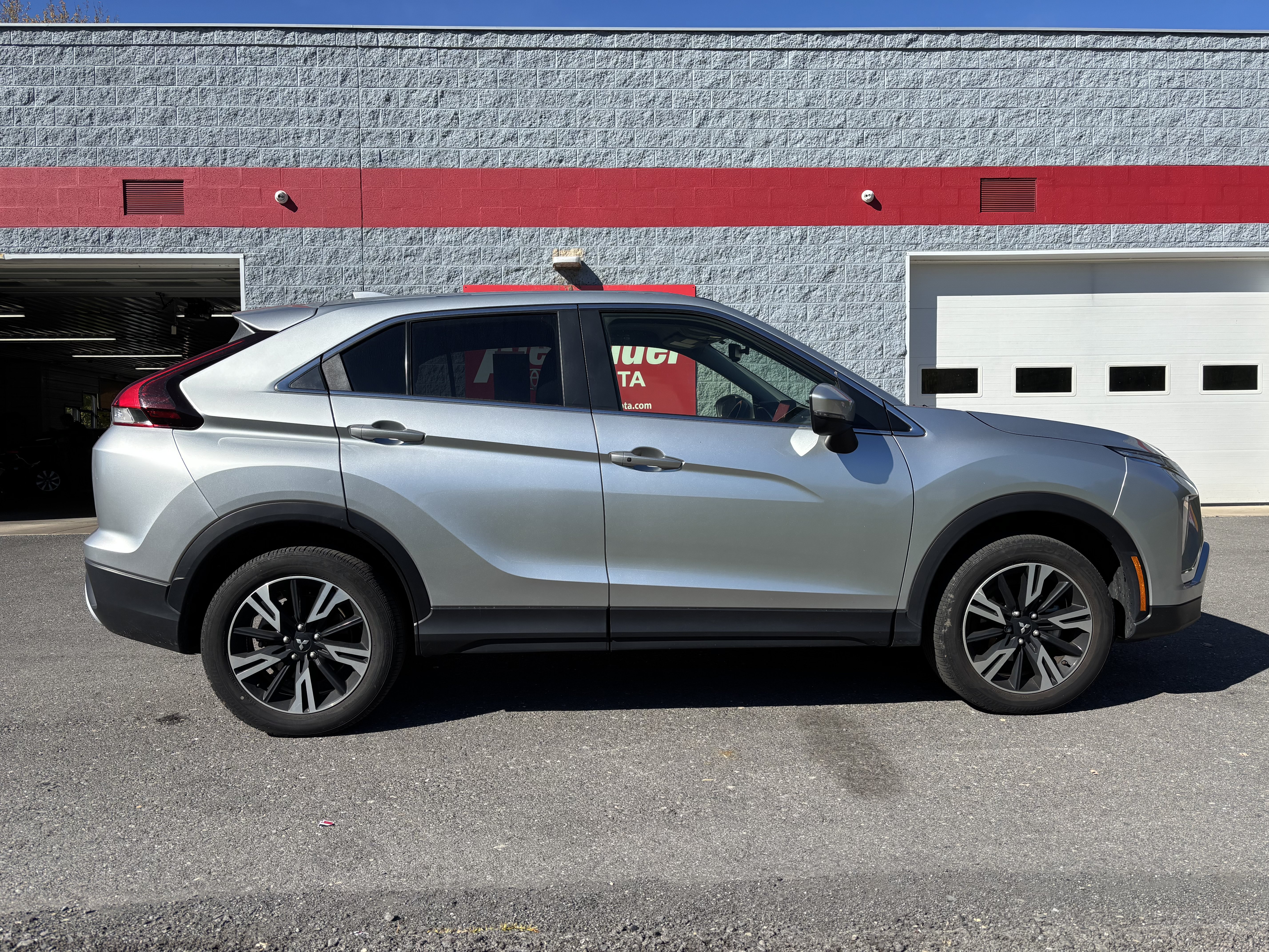 Used 2025 Mitsubishi Eclipse Cross SE AWD/4WD image 2