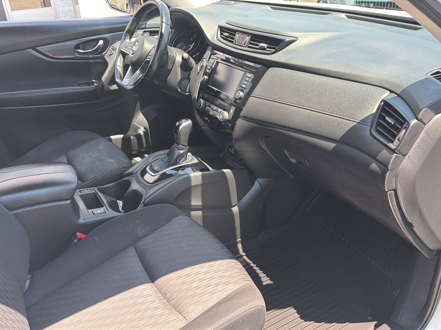 Used 2020 Nissan Rogue SV FWD image 5