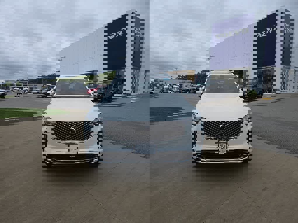 New 2025 Volvo XC90 B6 Plus w/ Protection Package Premier image 3