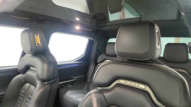 Used 2023 Rivian R1T Adventure image 33