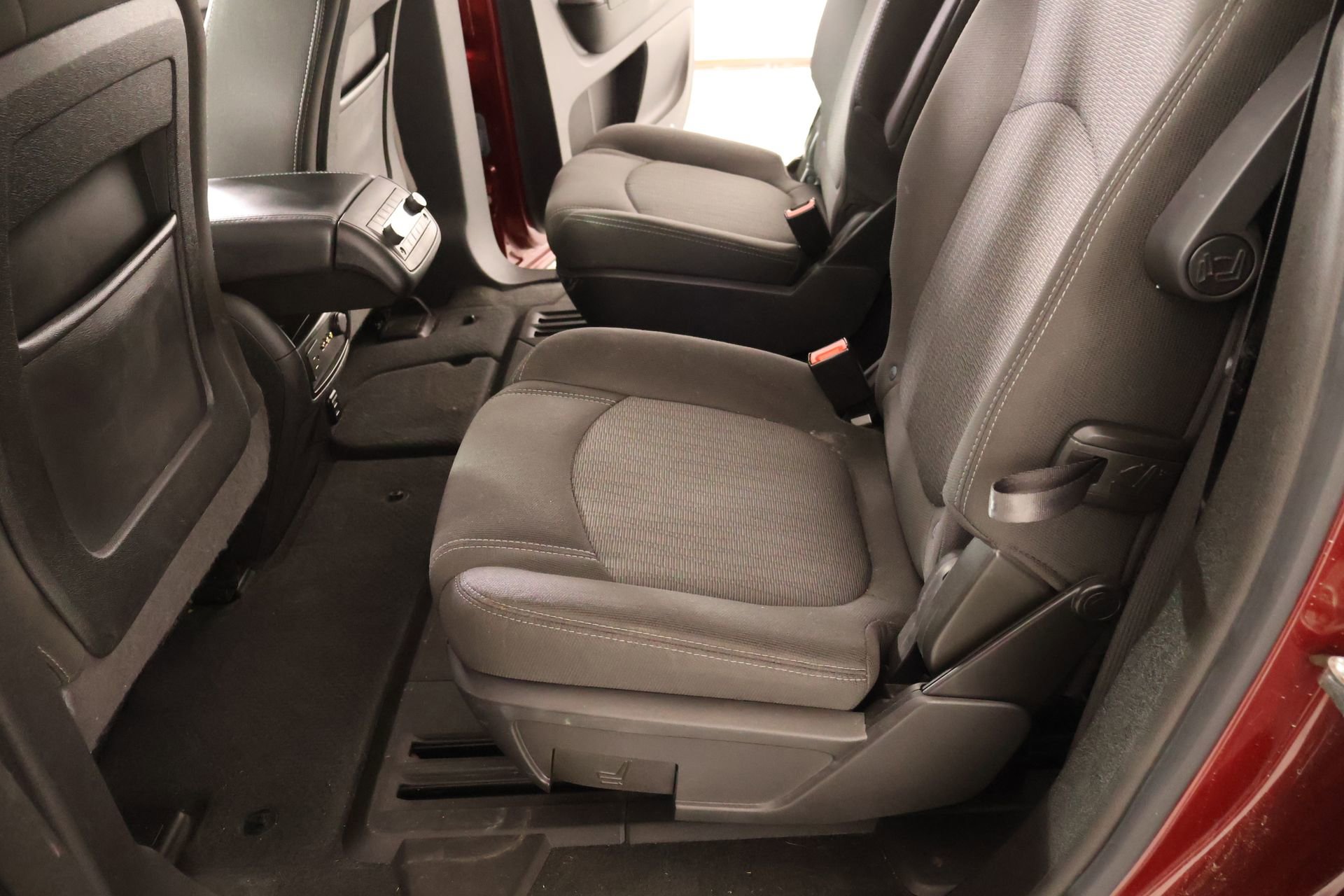 Used 2016 Chevrolet Traverse LT w/ Traveler's Package FWD image 12