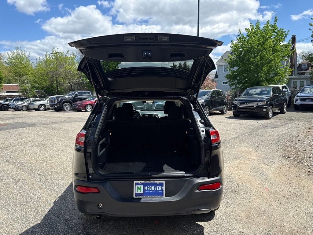 Used 2015 Jeep Cherokee Sport FWD image 5