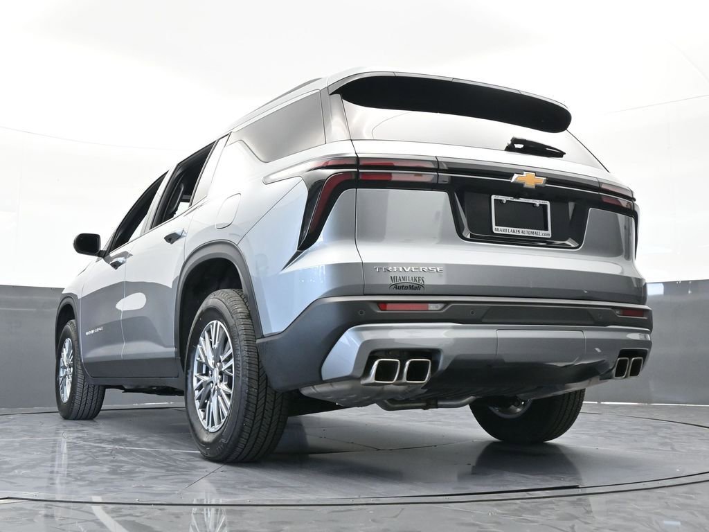 Used 2025 Chevrolet Traverse LT image 60