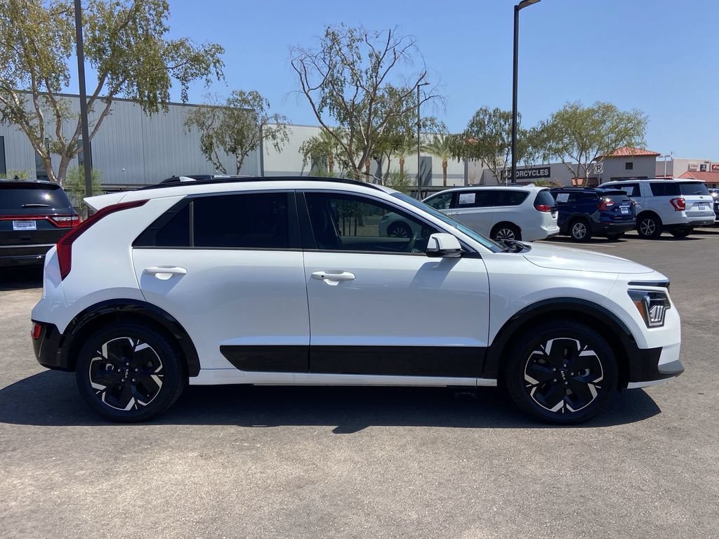Used 2023 Kia Niro Wind FWD image 2
