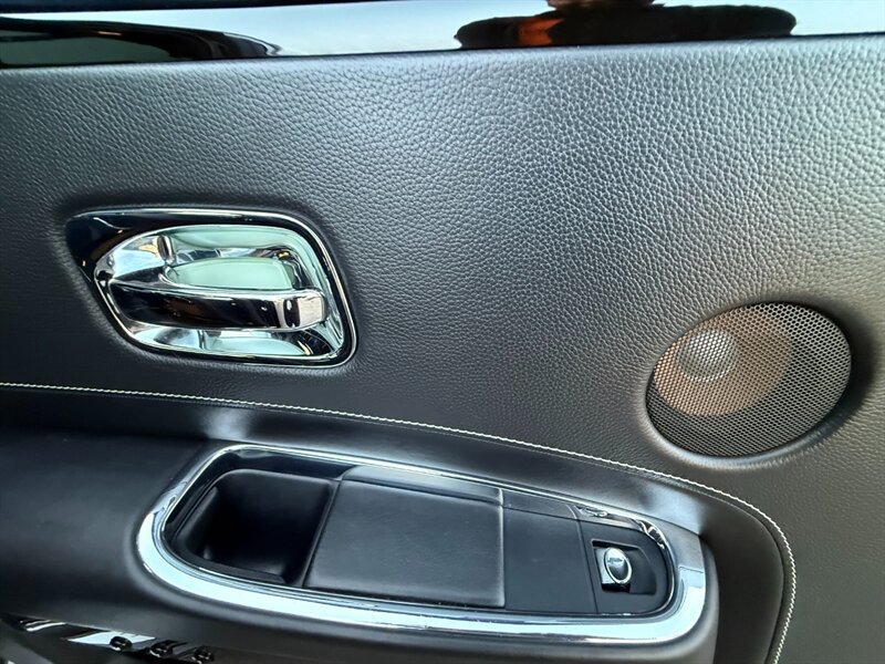 Used 2015 Rolls-Royce Ghost RWD image 28