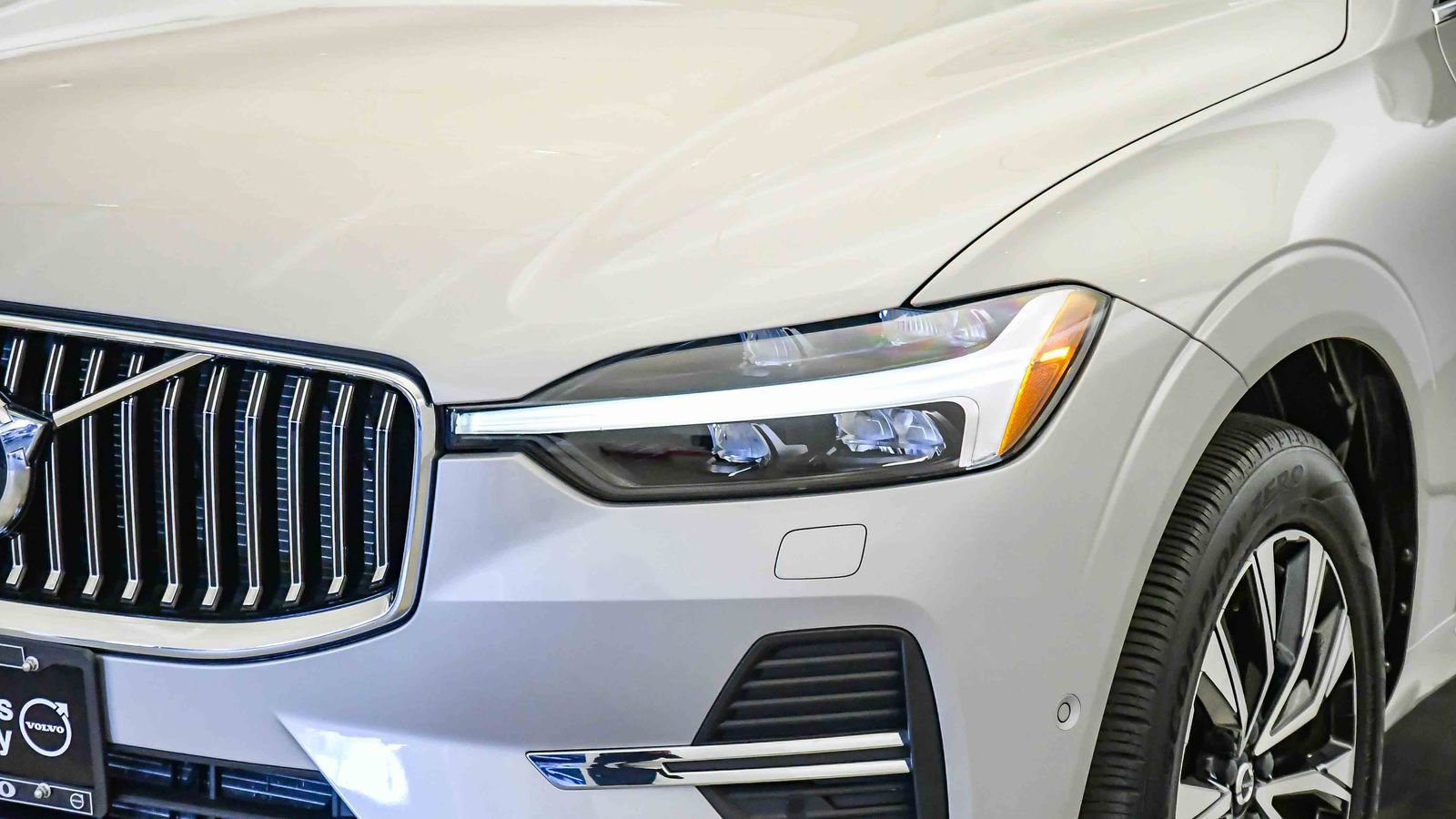 Certified 2023 Volvo XC60 B5 Plus w/ Climate Package AWD/4WD image 9