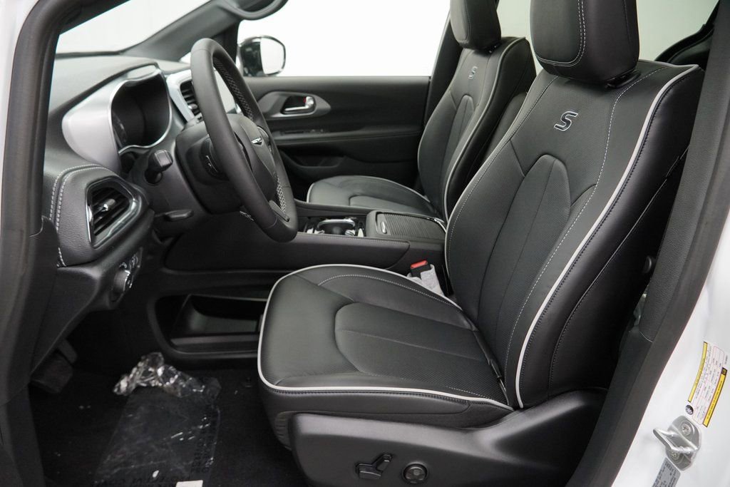 New 2026 Chrysler Pacifica Limited w/ S Appearance Package image 15