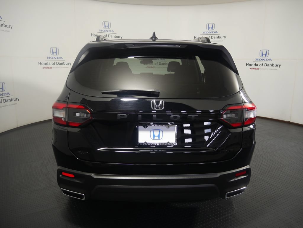 Used 2025 Honda Pilot Sport image 4