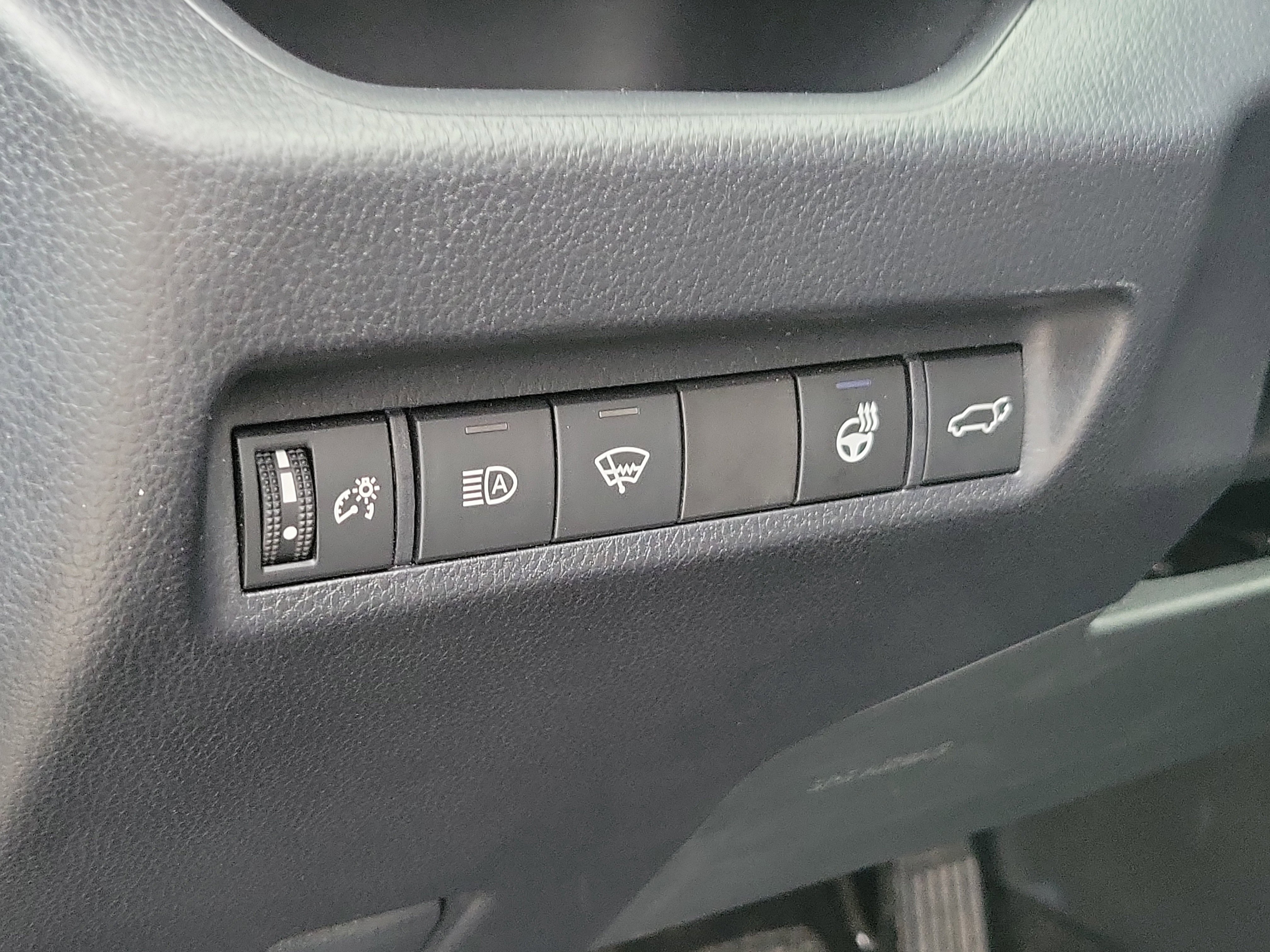 Used 2020 Toyota RAV4 XLE w/ Convenience Package image 21