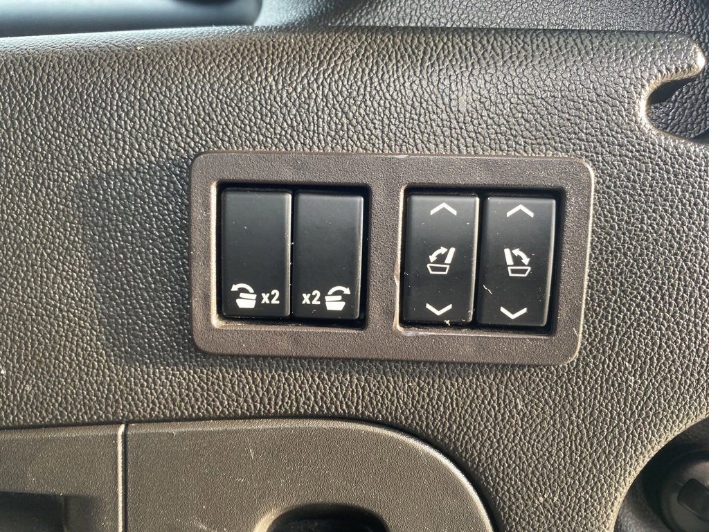 Used 2018 Chevrolet Suburban Premier image 20